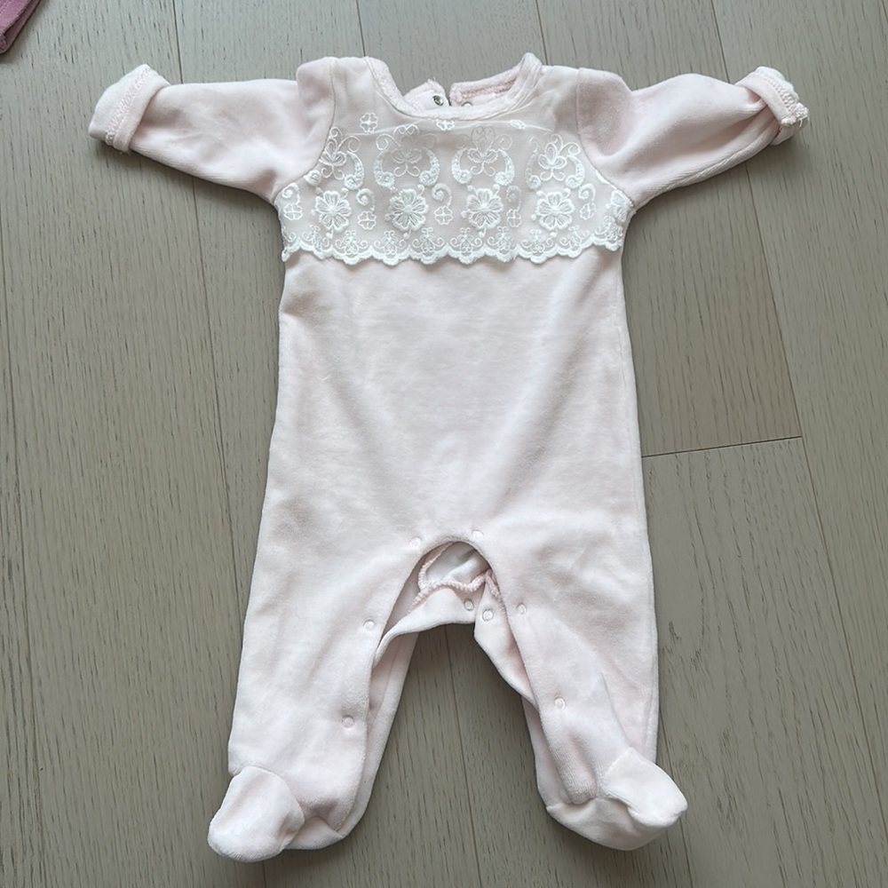 Pack of 2Baby girl footed onesies - dark pink & baby pink - 0-3 and 3-6 months - Picture 7 of 12
